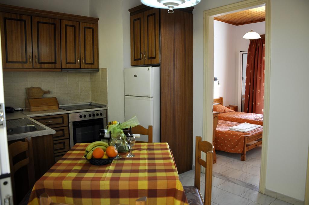Stella'S Apartments Agios Gordios  Rum bild